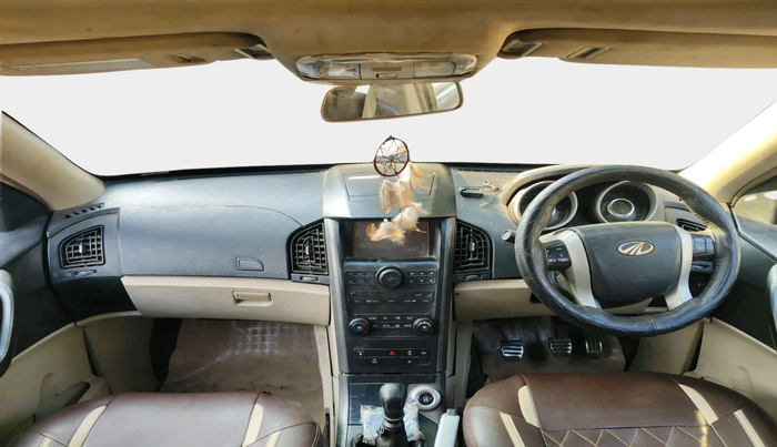 2015 Mahindra XUV500 W10, Diesel, Manual, 1,41,110 km, interior