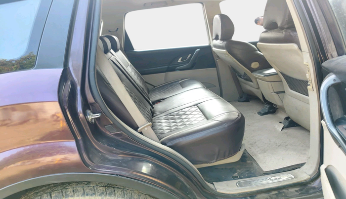 2015 Mahindra XUV500 W10, Diesel, Manual, 1,41,110 km, interior