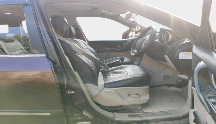 2015 Mahindra XUV500 W10, Diesel, Manual, 1,41,110 km, interior