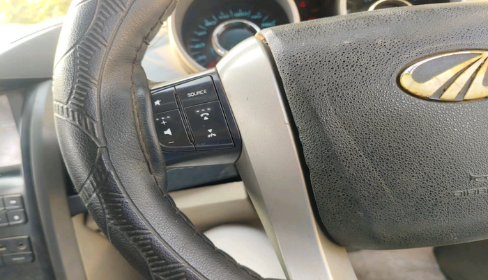 2015 Mahindra XUV500 W10, Diesel, Manual, 1,41,110 km, interior