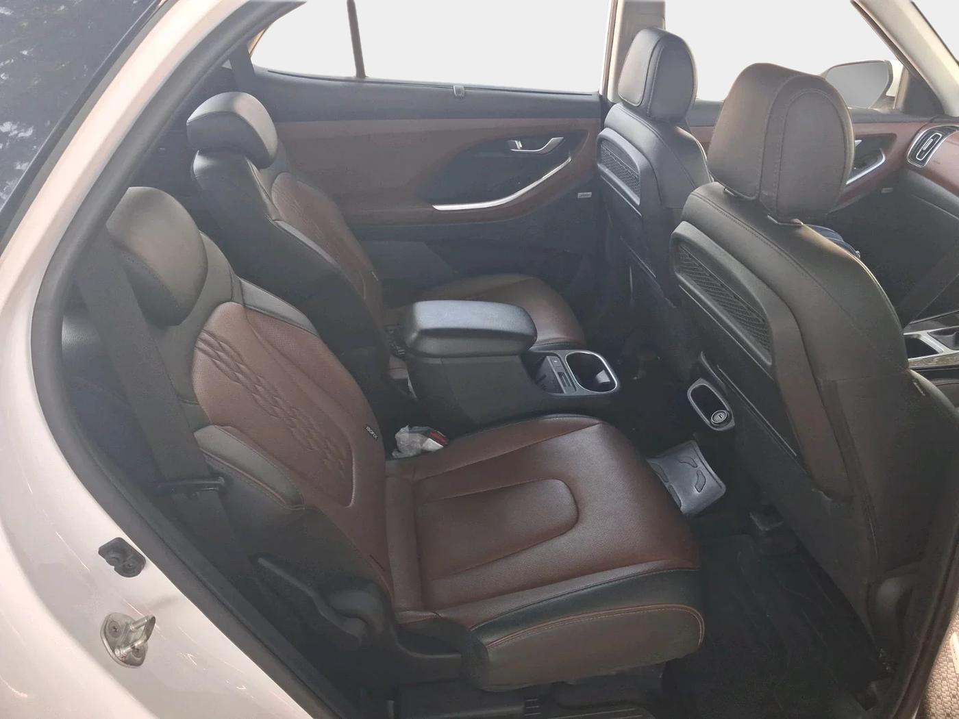2022 Hyundai ALCAZAR PLATINUM (O) 6STR 2.0 AT, CNG, Automatic, 44,268 km, interior