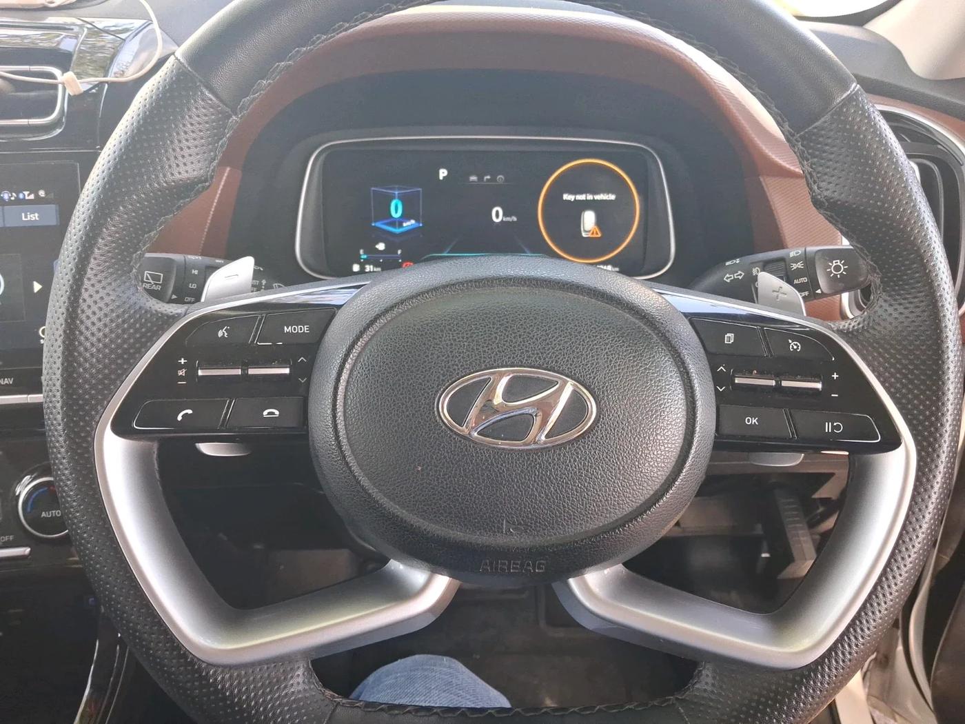 2022 Hyundai ALCAZAR PLATINUM (O) 6STR 2.0 AT, CNG, Automatic, 44,268 km, interior