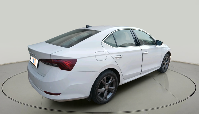 2022 Skoda Octavia STYLE 2.0, Petrol, Automatic, 38,477 km, exterior