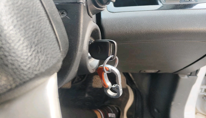 2011 Chevrolet Beat LT PETROL, Petrol, Manual, 1,65,746 km, interior