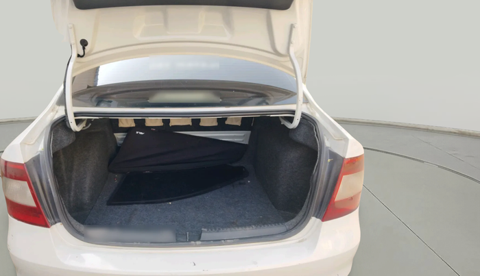 2014 Skoda Rapid 1.5 TDI CR ELEGANCE, Diesel, Manual, 1,37,193 km, exterior