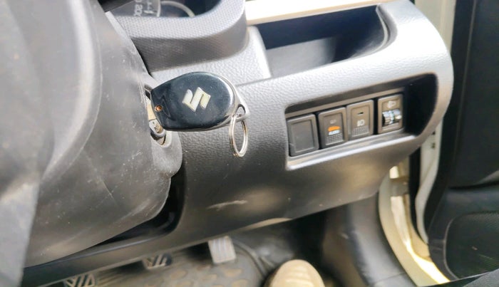 2015 Maruti Swift VDI, Diesel, Manual, 1,24,694 km, interior