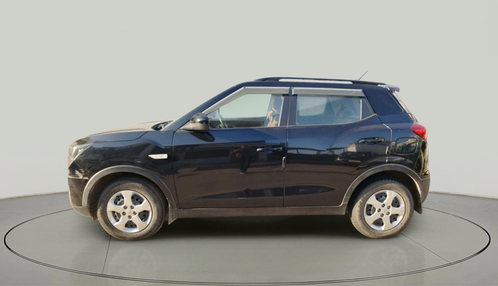 2023 Mahindra XUV300 W6 1.2 PETROL, Petrol, Manual, 23,828 km, exterior