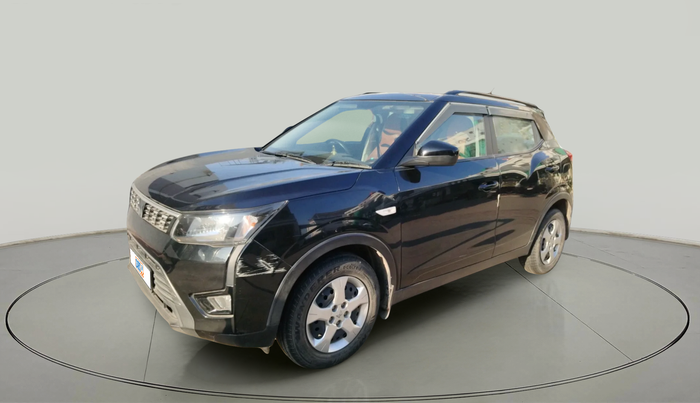 2023 Mahindra XUV300 W6 1.2 PETROL, Petrol, Manual, 23,828 km, exterior