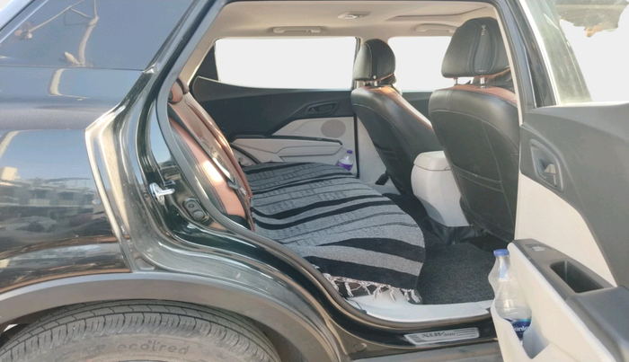 2023 Mahindra XUV300 W6 1.2 PETROL, Petrol, Manual, 23,828 km, interior