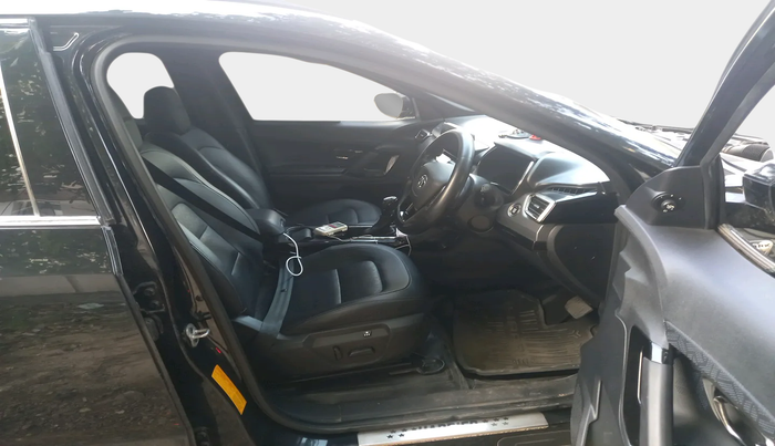 2022 Tata Harrier XZA PLUS 2.0L, Diesel, Automatic, 35,000 km, interior