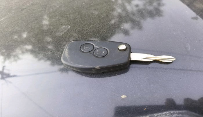 2014 Renault Duster RXE PETROL, Petrol, Manual, 1,65,738 km, interior