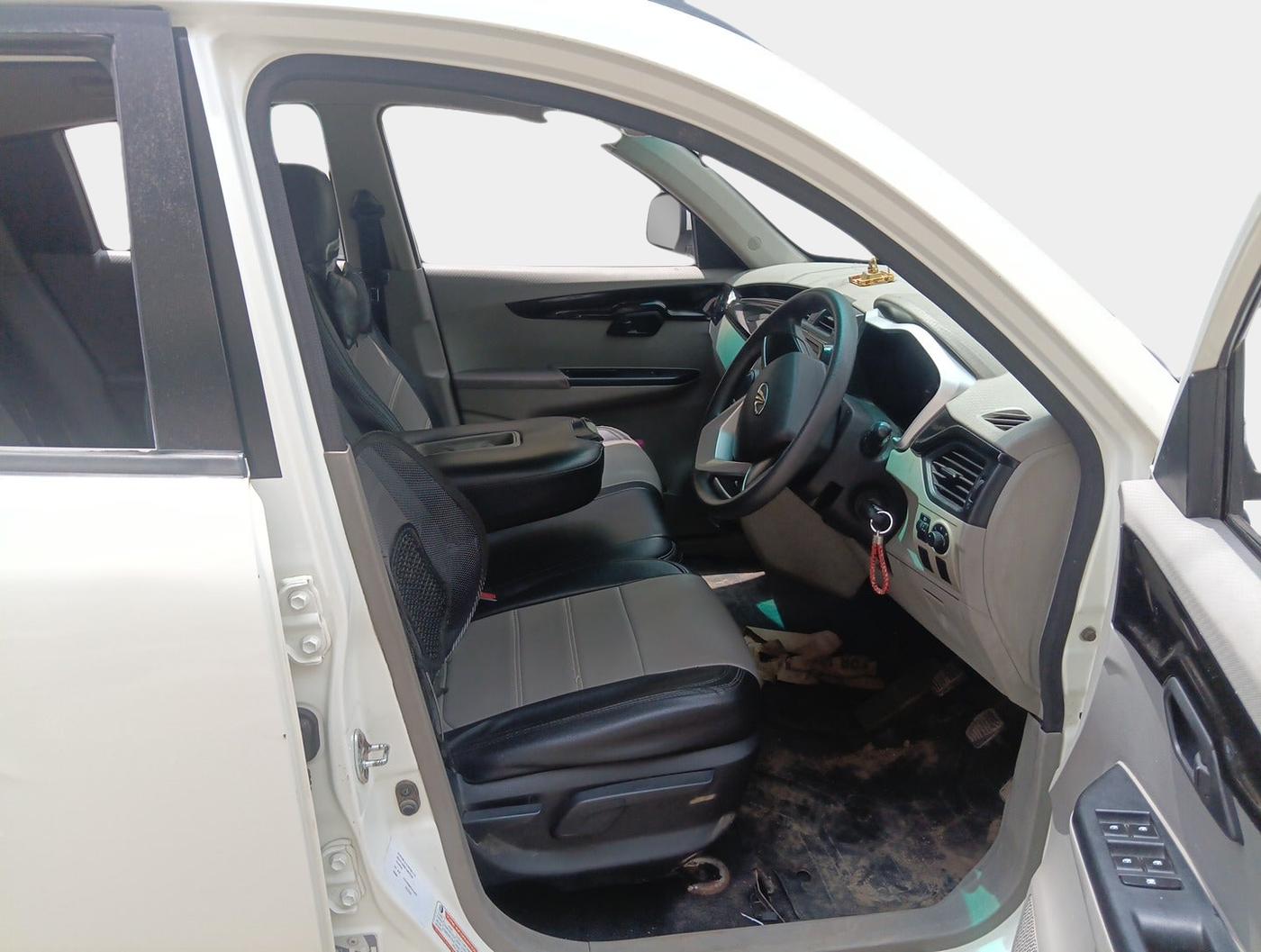 2016 Mahindra Kuv100 K6 5 STR, Petrol, Manual, 2,25,000 km, interior