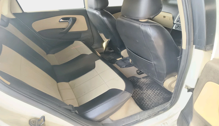 2014 Volkswagen Polo HIGHLINE1.2L, Petrol, Manual, 1,67,420 km, interior