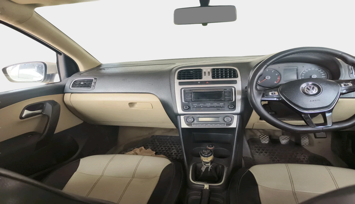 2014 Volkswagen Polo HIGHLINE1.2L, Petrol, Manual, 1,67,420 km, interior