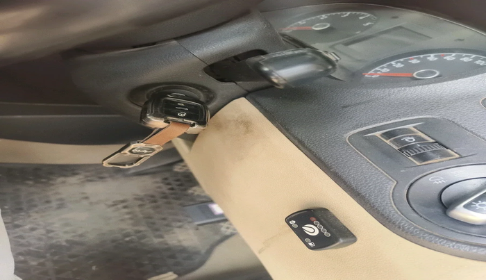 2014 Volkswagen Polo HIGHLINE1.2L, Petrol, Manual, 1,67,420 km, interior