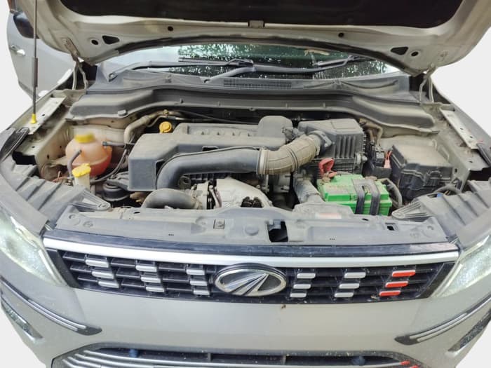 2019 Mahindra XUV300 W6 1.5 DIESEL, Diesel, Manual, 1,11,618 km, exterior