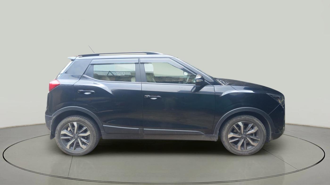2022 Mahindra XUV300 W8 (O) 1.2 PETROL, Petrol, Manual, 31,956 km, exterior