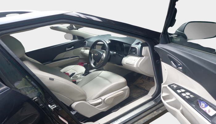 2022 Mahindra XUV300 W8 (O) 1.2 PETROL, Petrol, Manual, 31,956 km, interior