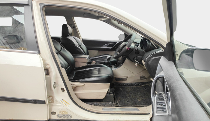 2017 Mahindra XUV500 W4 1.99, Diesel, Manual, 73,070 km, interior