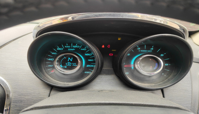 2017 Mahindra XUV500 W4 1.99, Diesel, Manual, 73,070 km, interior