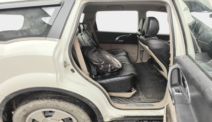 2017 Mahindra XUV500 W4 1.99, Diesel, Manual, 73,070 km, interior