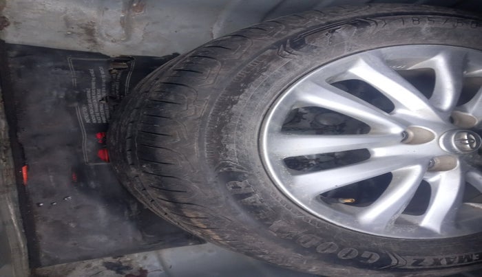 2011 Toyota Etios VX, Petrol, Manual, 1,23,566 km, tyre