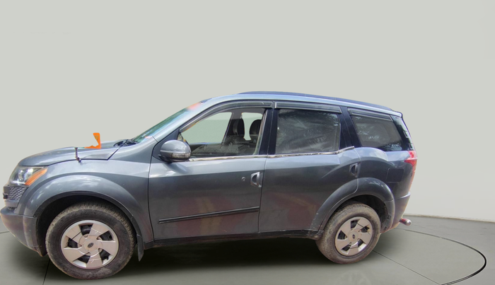 2013 Mahindra XUV500 W6, Diesel, Manual, 1,01,171 km, exterior