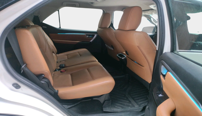 2022 Toyota Fortuner 4X2 AT 2.8 DIESEL, Diesel, Automatic, 66,837 km, interior