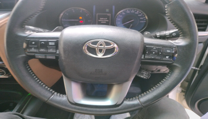 2022 Toyota Fortuner 4X2 AT 2.8 DIESEL, Diesel, Automatic, 66,837 km, interior