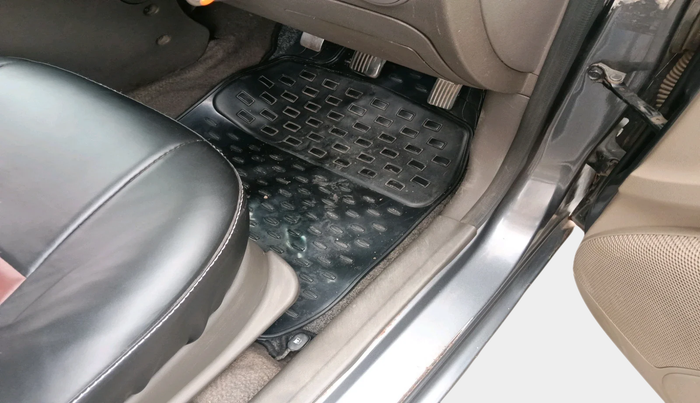 2011 Hyundai i10 ERA 1.1, Petrol, Manual, 1,66,793 km, interior