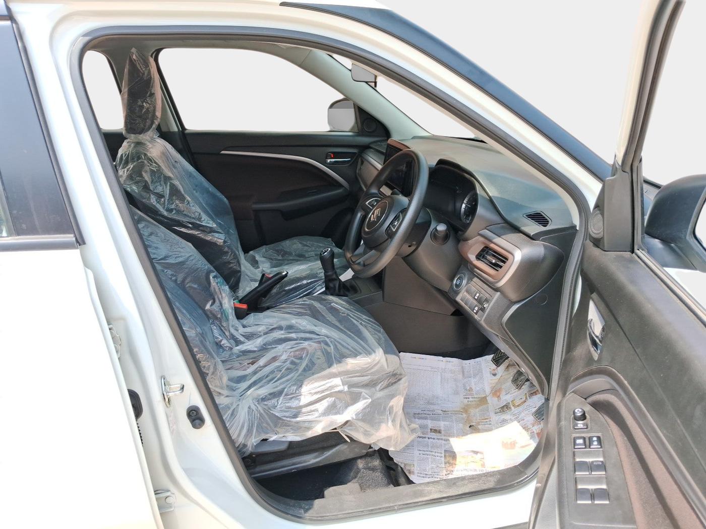 2024 Maruti BREZZA ZXI SMART HYBRID , Petrol, Manual, 5,800 km, interior