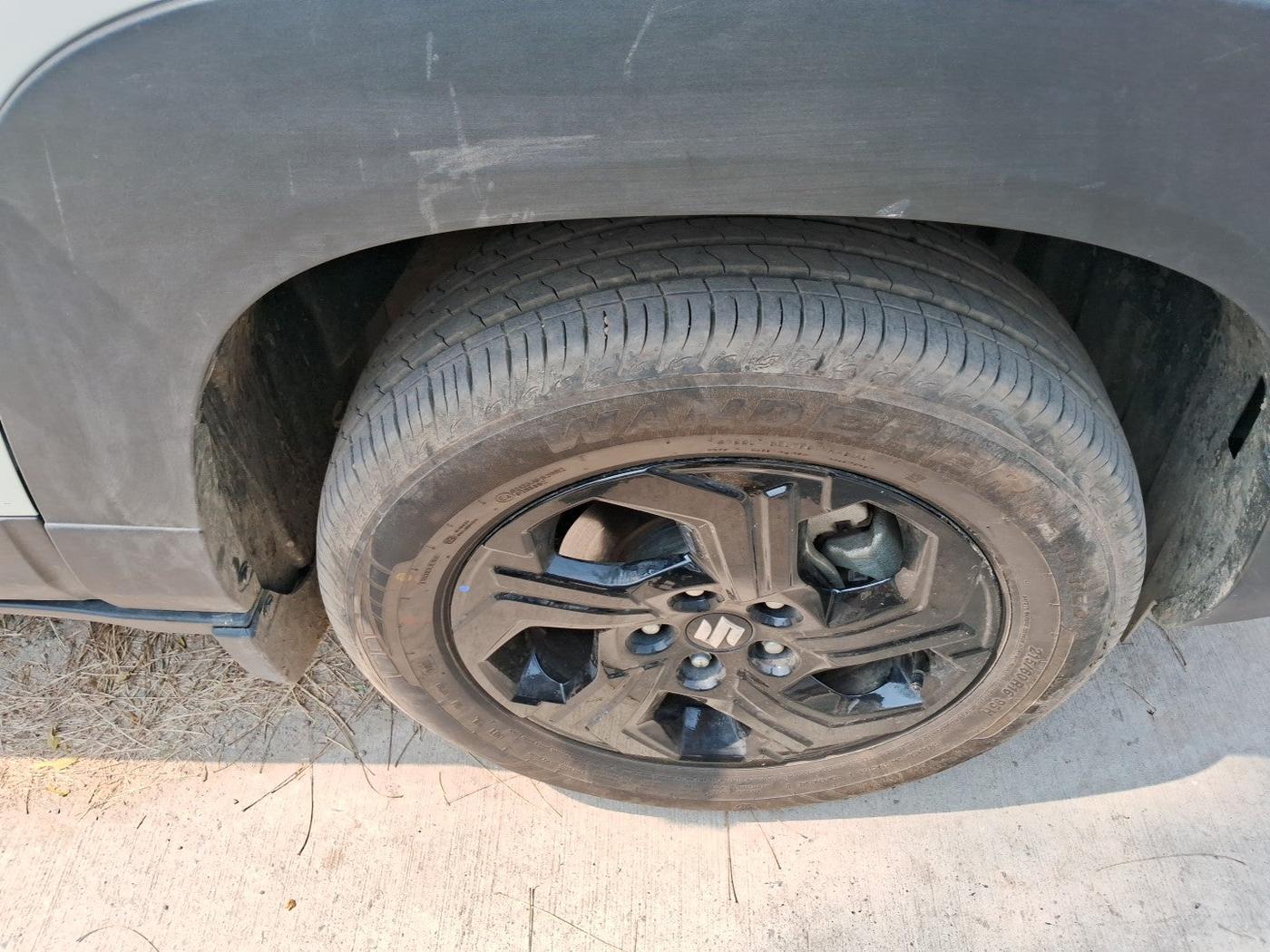 2024 Maruti BREZZA ZXI SMART HYBRID , Petrol, Manual, 5,800 km, tyre