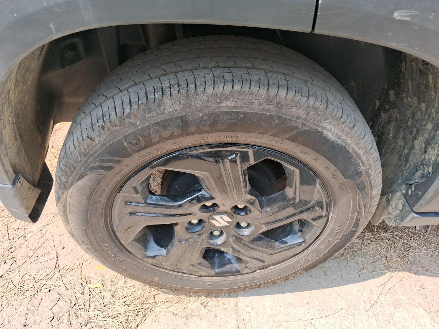 2024 Maruti BREZZA ZXI SMART HYBRID , Petrol, Manual, 5,800 km, tyre