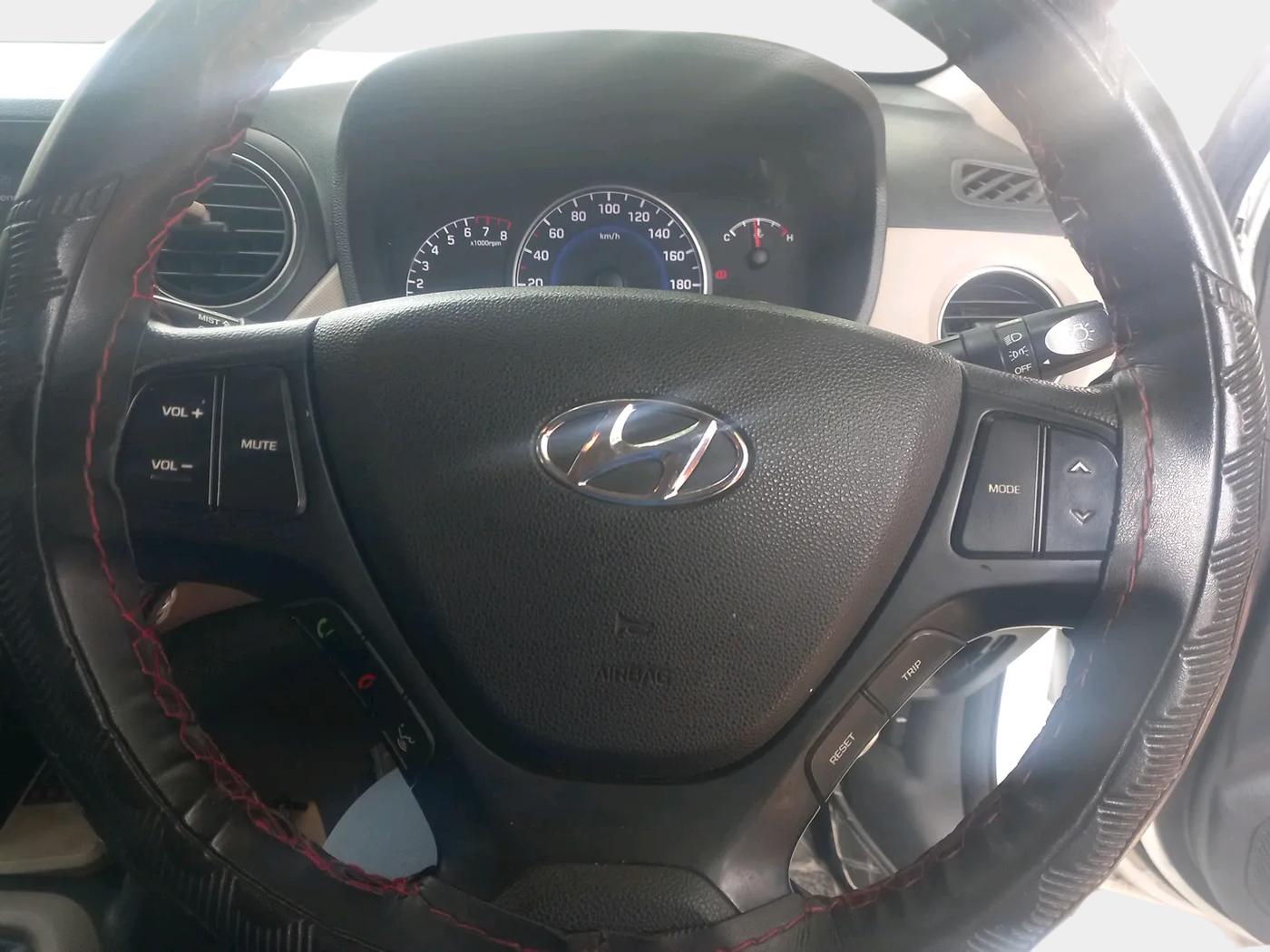 2018 Hyundai Grand i10 SPORTZ 1.2 KAPPA VTVT, Petrol, Manual, 1,12,740 km, interior