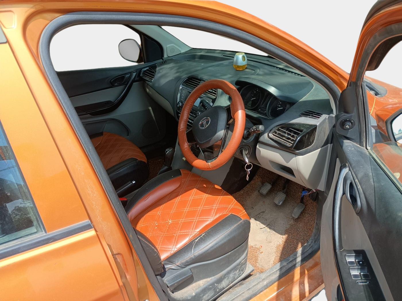 2018 Tata Tiago XT PETROL, Petrol, Manual, 66,800 km, interior