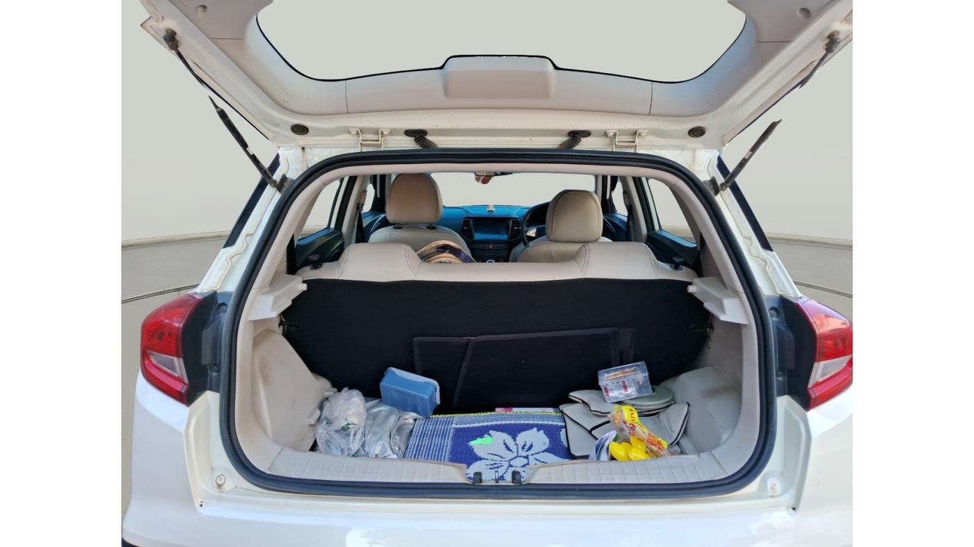 2023 Mahindra XUV300 W6 1.5 Sunroof Diesel, Diesel, Manual, 38,510 km, exterior