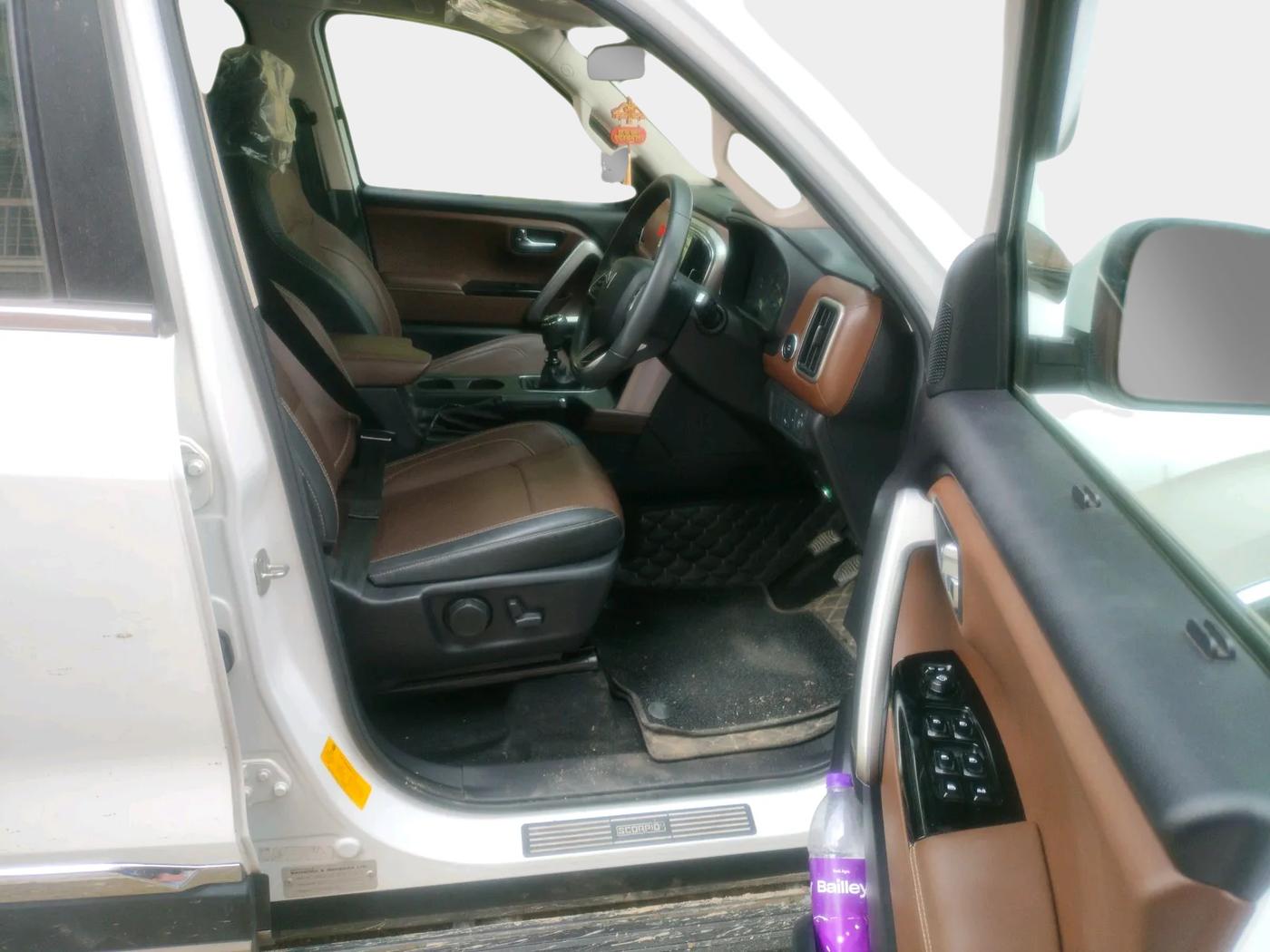 2024 Mahindra SCORPIO-N Z8 L DIESEL MT 2WD 7 STR, Diesel, Manual, 18,500 km, interior