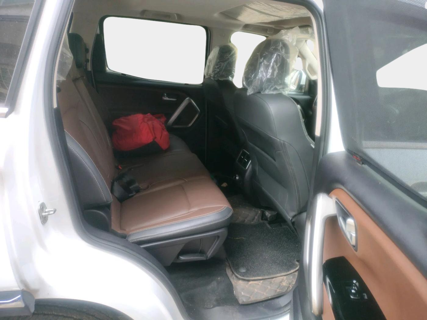 2024 Mahindra SCORPIO-N Z8 L DIESEL MT 2WD 7 STR, Diesel, Manual, 18,500 km, interior