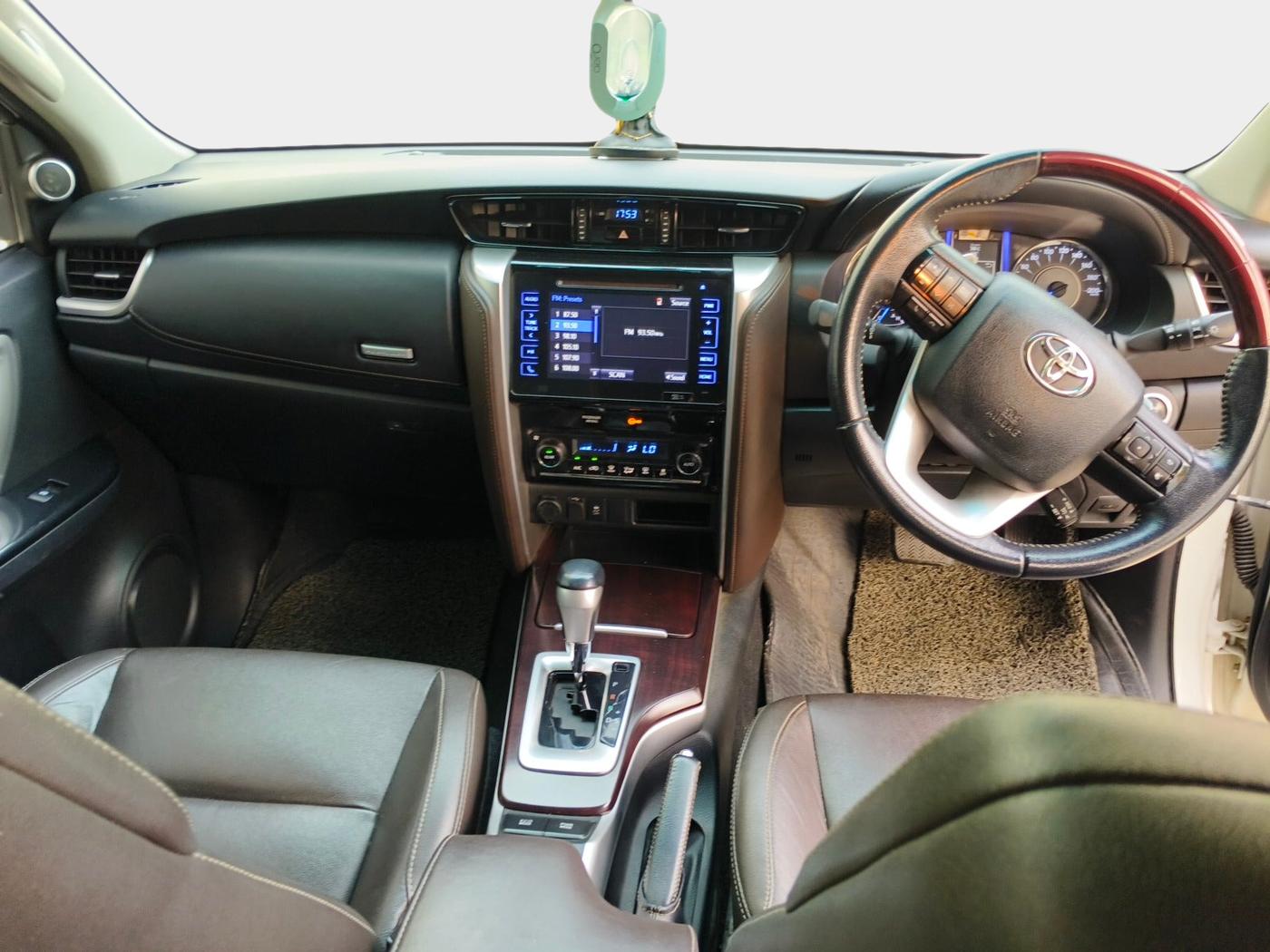 2017 Toyota Fortuner 2.8 4X2 AT, Diesel, Automatic, 47,313 km, interior