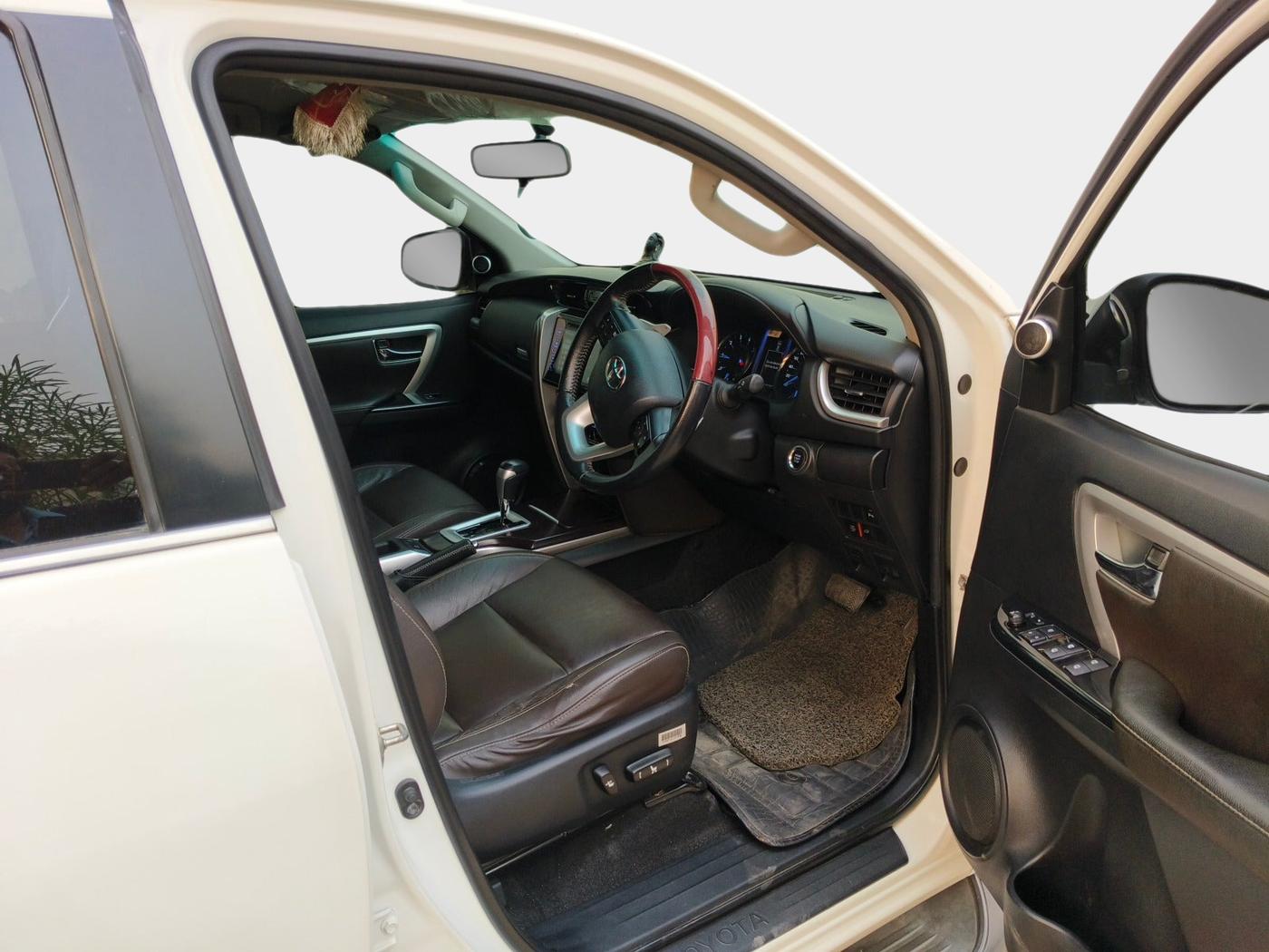 2017 Toyota Fortuner 2.8 4X2 AT, Diesel, Automatic, 47,313 km, interior