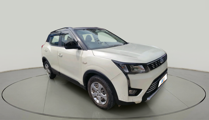 2020 Mahindra XUV300 W6 1.5 DIESEL, Diesel, Manual, 1,25,122 km, exterior