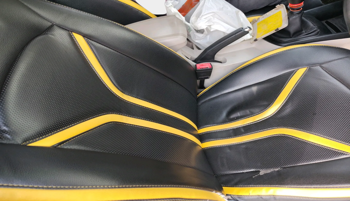 2020 Mahindra XUV300 W6 1.5 DIESEL, Diesel, Manual, 1,25,122 km, interior