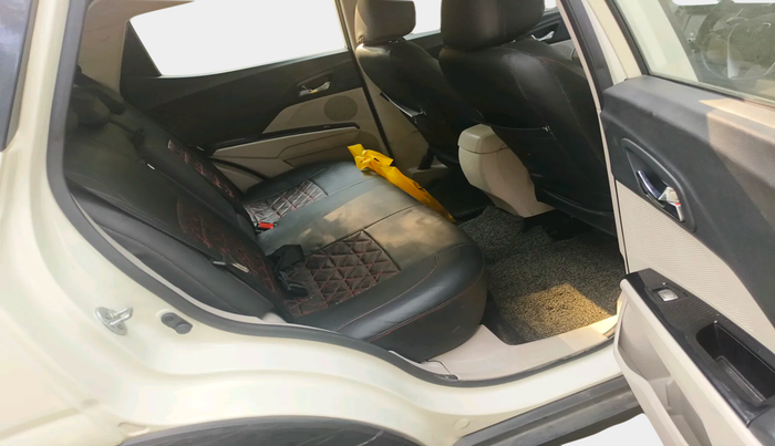 2022 Mahindra XUV300 W8 1.5 DIESEL, Diesel, Manual, 46,278 km, interior