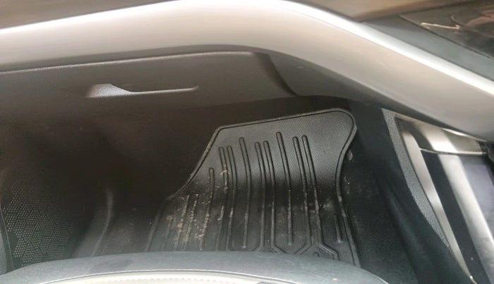 2020 Tata Harrier XT 2.0L KRYOTEC, Diesel, Manual, 1,39,079 km, interior