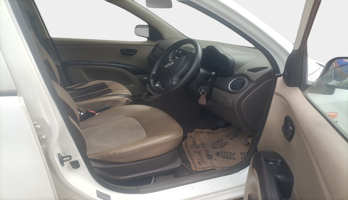 2013 Hyundai i10 ERA 1.1, Petrol, Manual, 27,987 km, interior