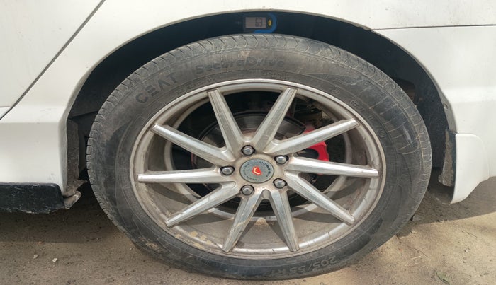 2010 Honda Civic 1.8L I-VTEC V MT, Petrol, Manual, 1,32,652 km, tyre