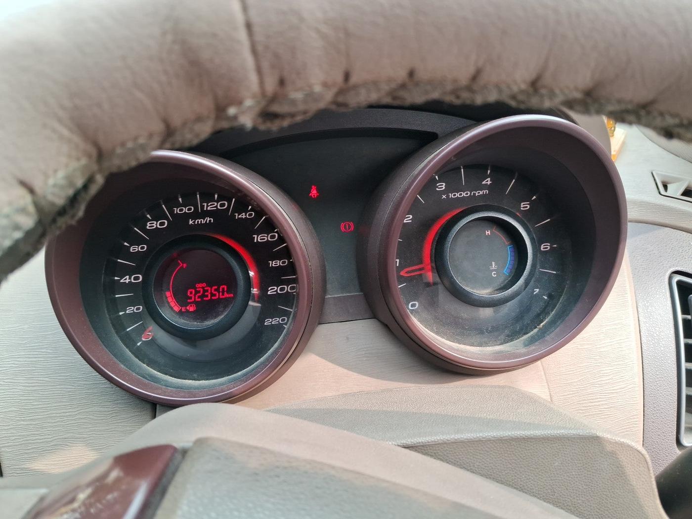 2015 Mahindra XUV500 W4, Diesel, Manual, 92,350 km, interior