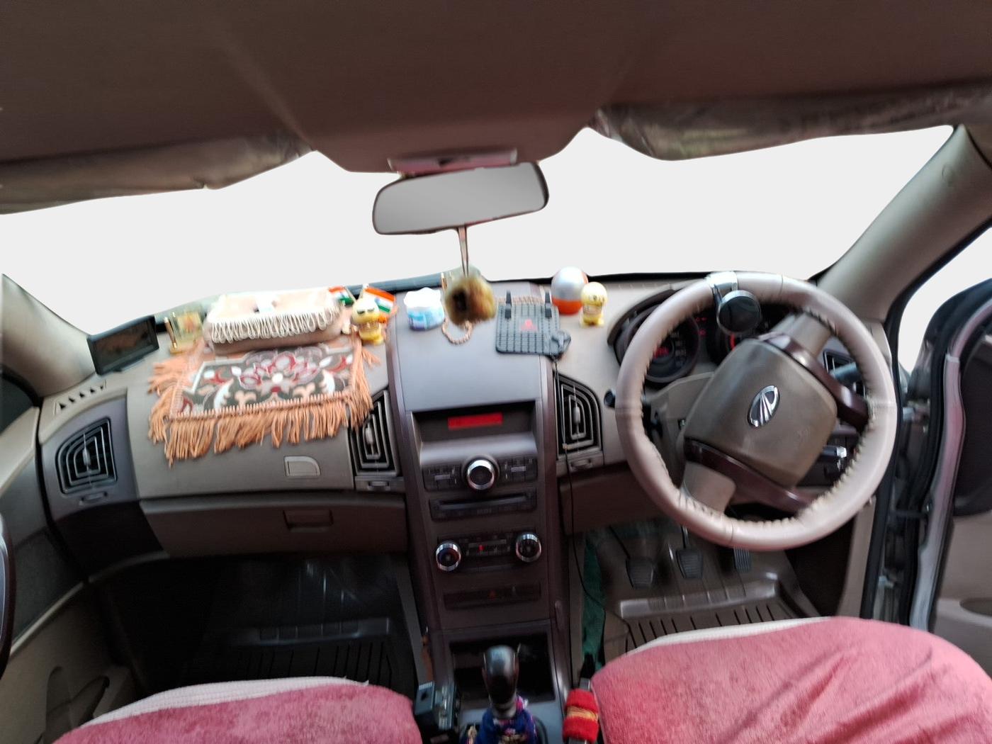 2015 Mahindra XUV500 W4, Diesel, Manual, 92,350 km, interior