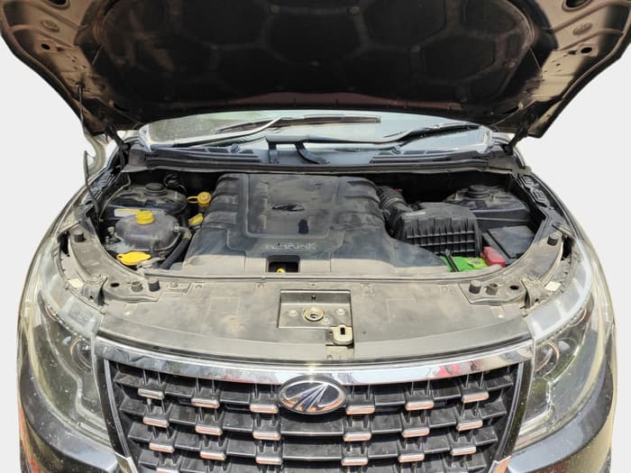 2019 Mahindra XUV500 W9, Diesel, Manual, 44,389 km, exterior