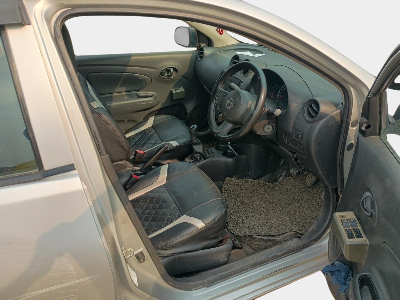 2011 Nissan Sunny XE, Petrol, Manual, 63,463 km, interior
